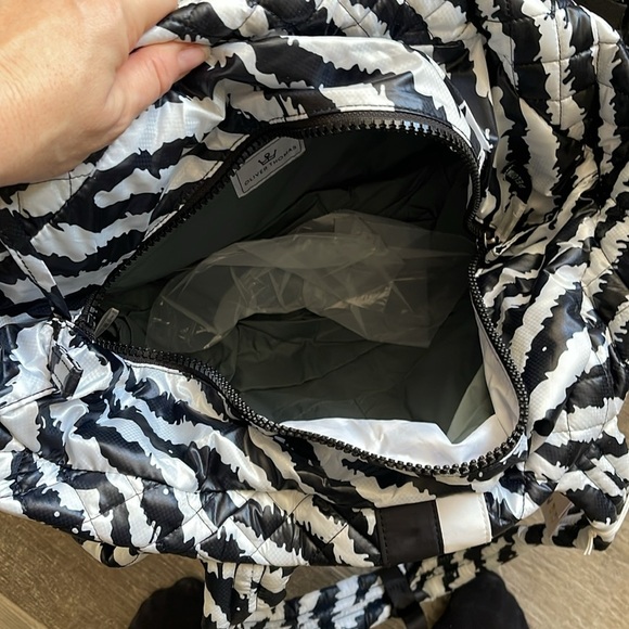 Oliver Thomas/Peloton Zebra Kitchen sink tote. NWT - Picture 6 of 6